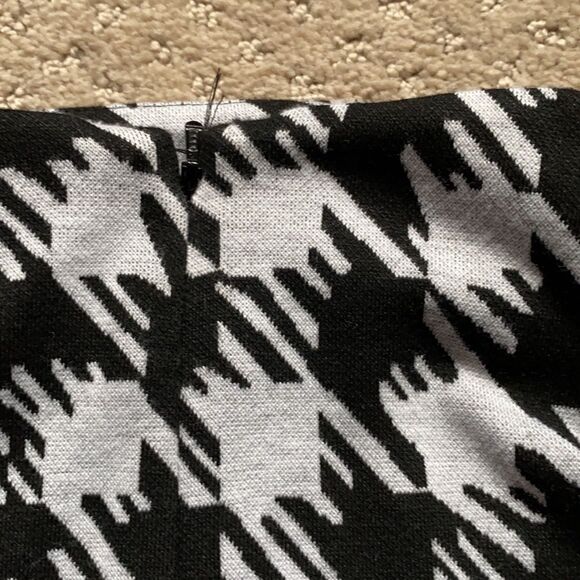 Halogen skirt. Size 0. Black and gray. Excellent condition. - Picture 6 of 7